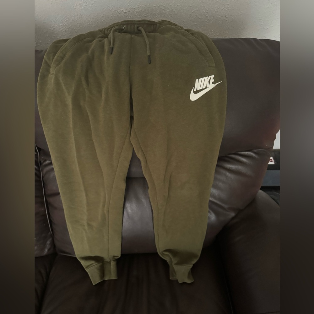 Women’s olive green Nike joggers Xs
